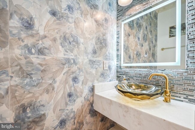 Building Photo - 4420 15th St NW