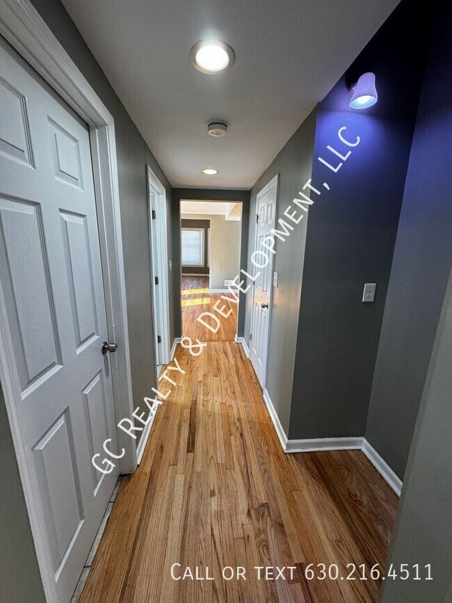 Building Photo - 11347 S King Dr