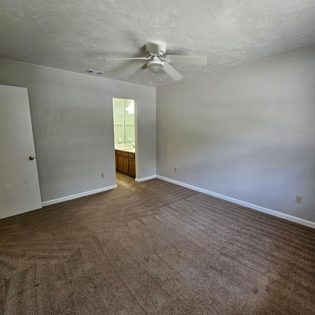 Building Photo - 2927 Woodrich Dr
