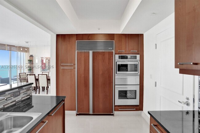 Building Photo - 3101 S Ocean Dr