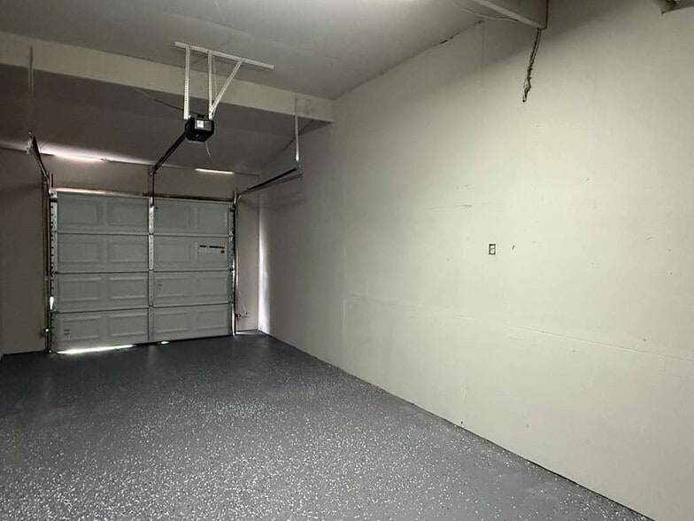 Building Photo - 339 Brettonwood Dr