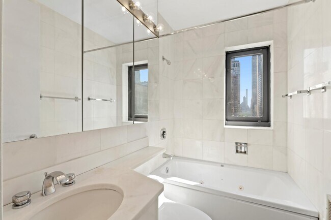 Building Photo - 15 W 61st St