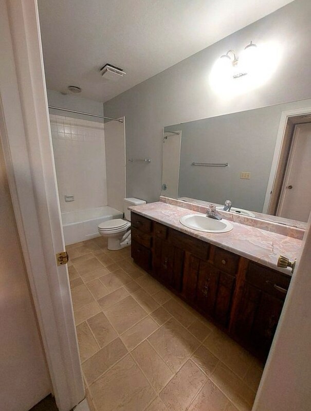 Building Photo - 381 1/2 Ridge View Dr