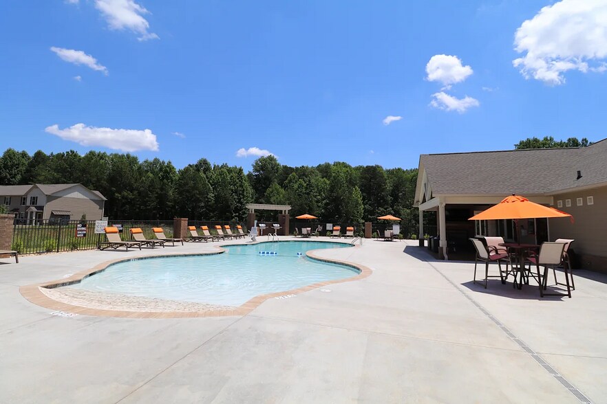 Building Photo - 610 Universal Dr