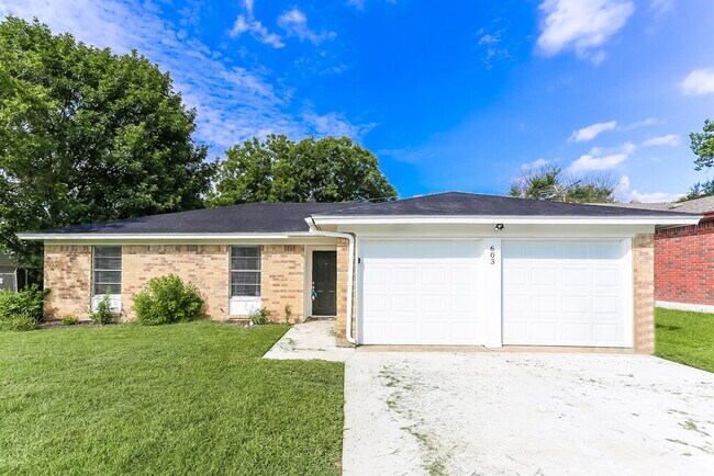 Building Photo - 603 S Waxahachie St