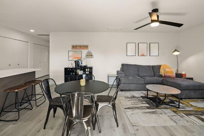 Building Photo - S-1073