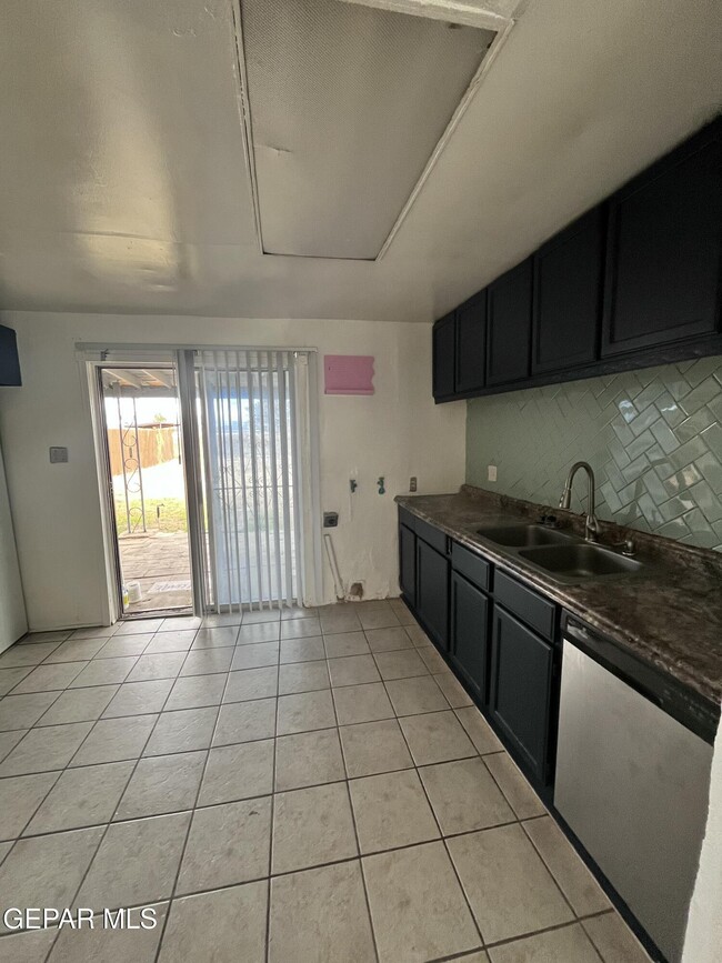 Building Photo - 813 Elmwood Ct