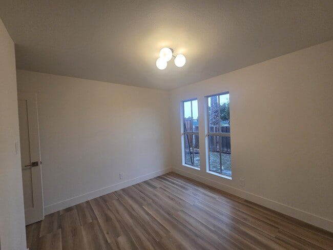 Building Photo - 1007 Bluebell Dr