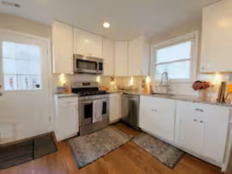 Building Photo - 9605 Singleton Dr