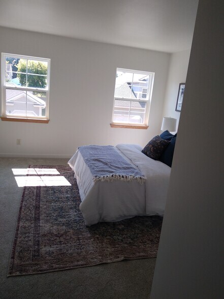 Building Photo - 2731 Pond Dr