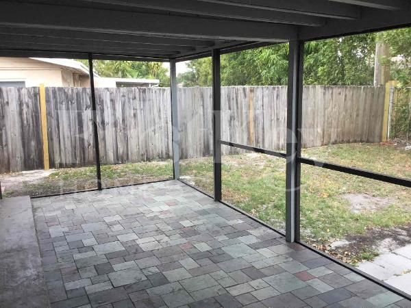 Building Photo - 2530 NE 9th Ave