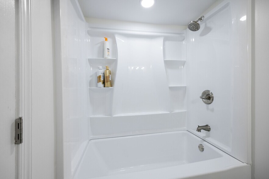 Building Photo - 7218 Monument Ave