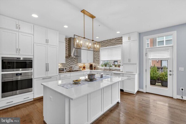 Building Photo - 3248 Royal Fern Pl