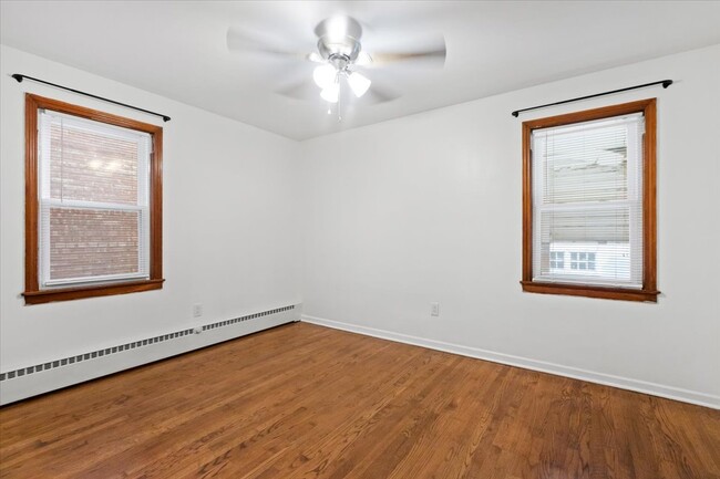 Building Photo - 2131 W 53rd Pl