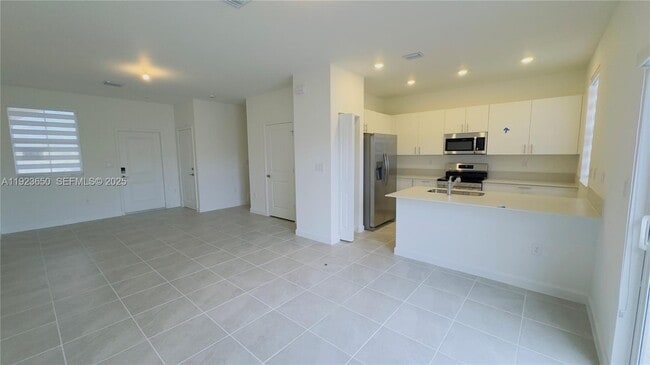 Building Photo - 2755 SE 25th Ave