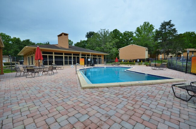 Building Photo - Creeks Edge #178