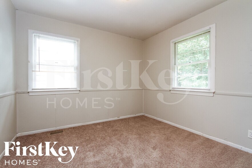 Building Photo - 1907 E Martin St