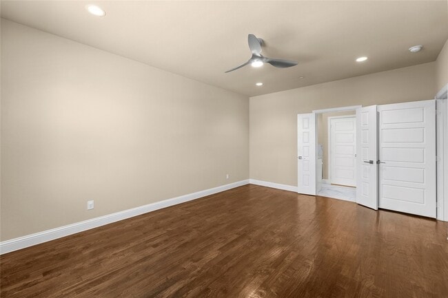Building Photo - 2952 Sheridan Dr