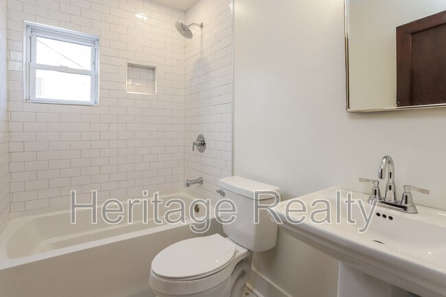 Building Photo - 921 Shamrock Ave