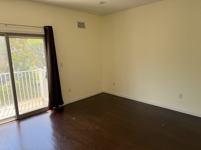 Master Bedroom - 43 Ravine Ave