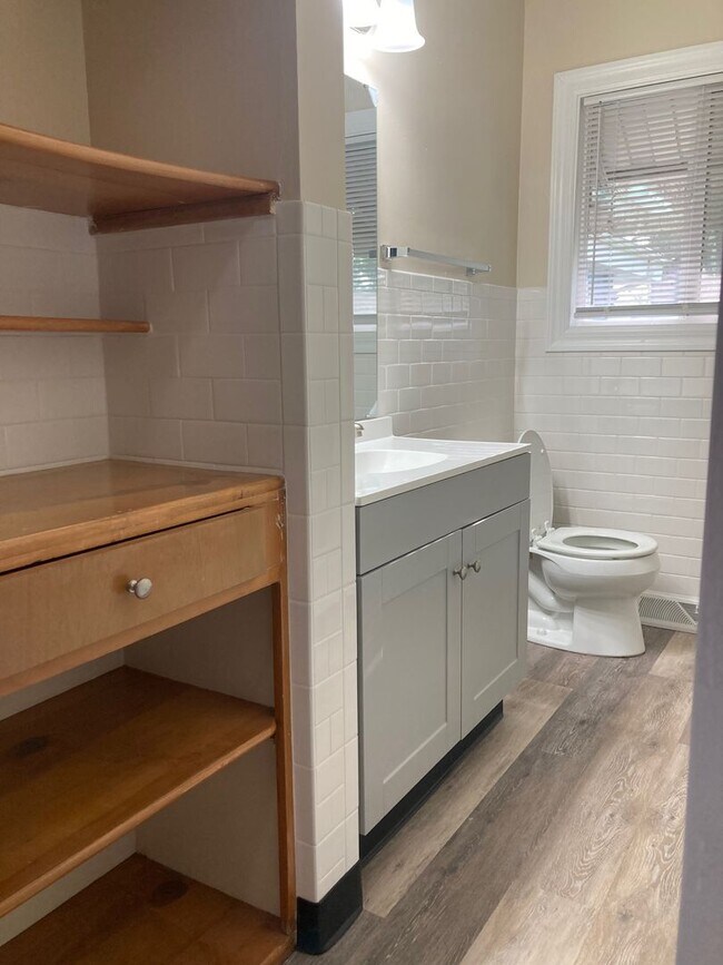 Building Photo - 2718-2720 S. Stewart