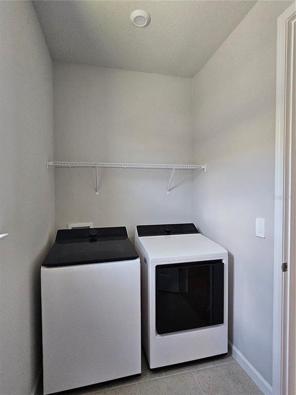 Building Photo - 3776 Maxwell Park Dr