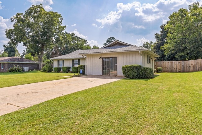 Building Photo - 304 Melbourne Dr