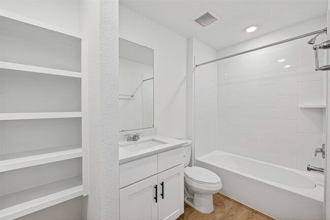 Building Photo - 407 Robin Ct
