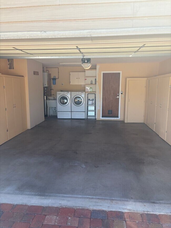 Building Photo - Unfurnished, 1-year long-term rental, Procure Only