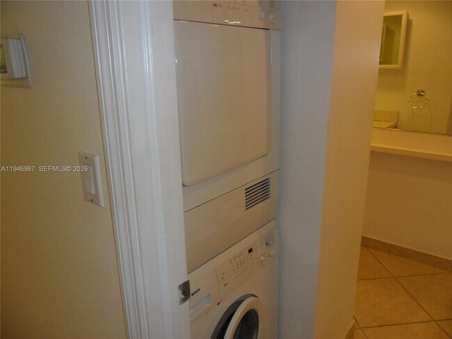 Building Photo - 5600 Collins Ave