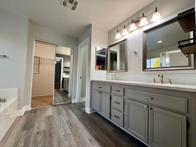 Building Photo - Beautiful 4 Bedroom Murrieta Home with Sol...