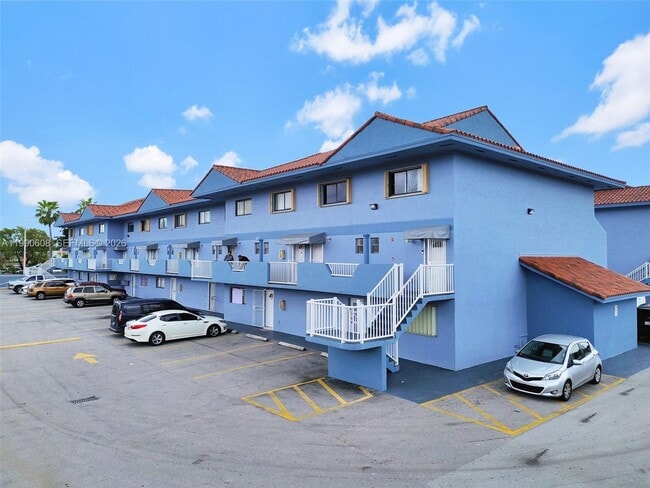 Building Photo - 240 W 68th St