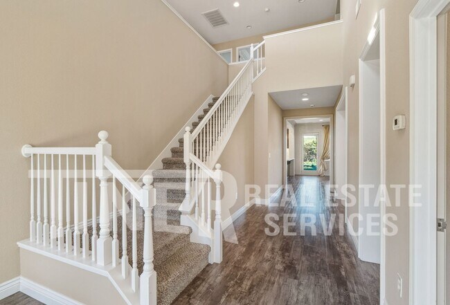 Building Photo - 3576 Hume St