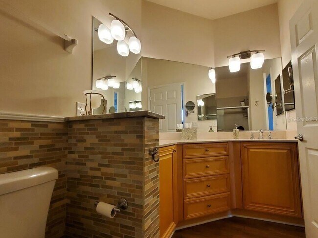 Building Photo - 240 West End Dr