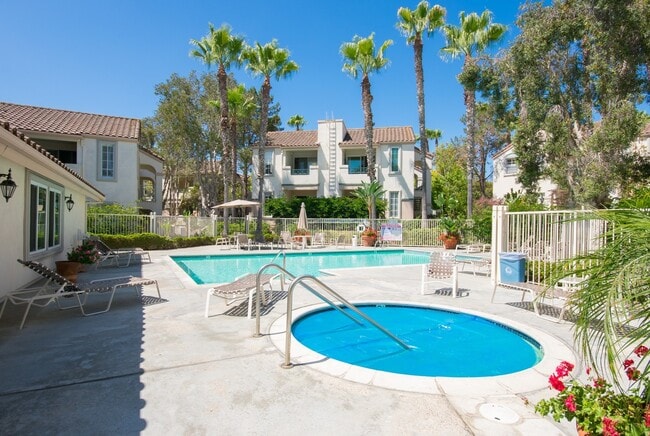 Building Photo - Beautiful Upstairs 2bd/2bth Condo in Carme...