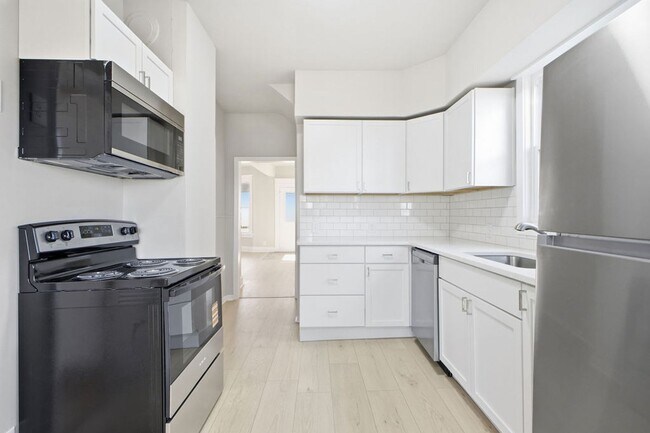 Building Photo - Spacious 4-Bedroom, 1.5-Bath Home with Plenty of Living Space!