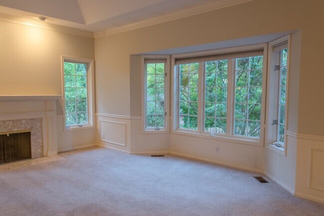 Building Photo - 5Bd/2.75Ba Mercer Island House