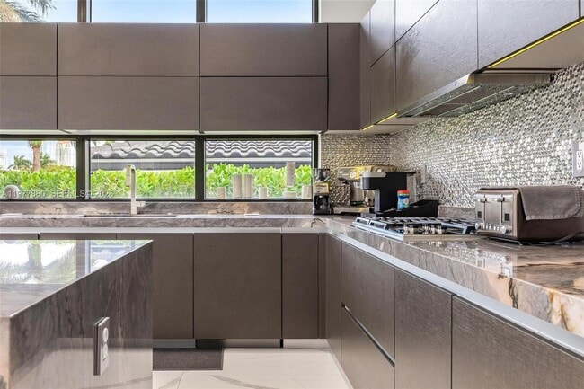 Building Photo - 3367 NE 168th St