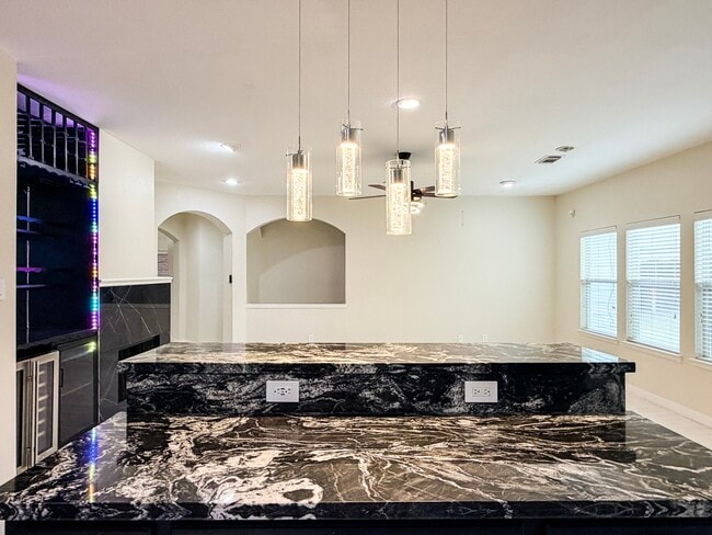 Building Photo - 2243 Rocky Hollow Ln