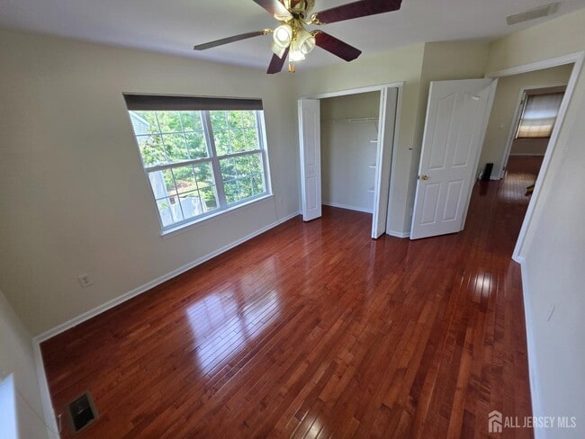 Building Photo - 1301 Dahlia Cir