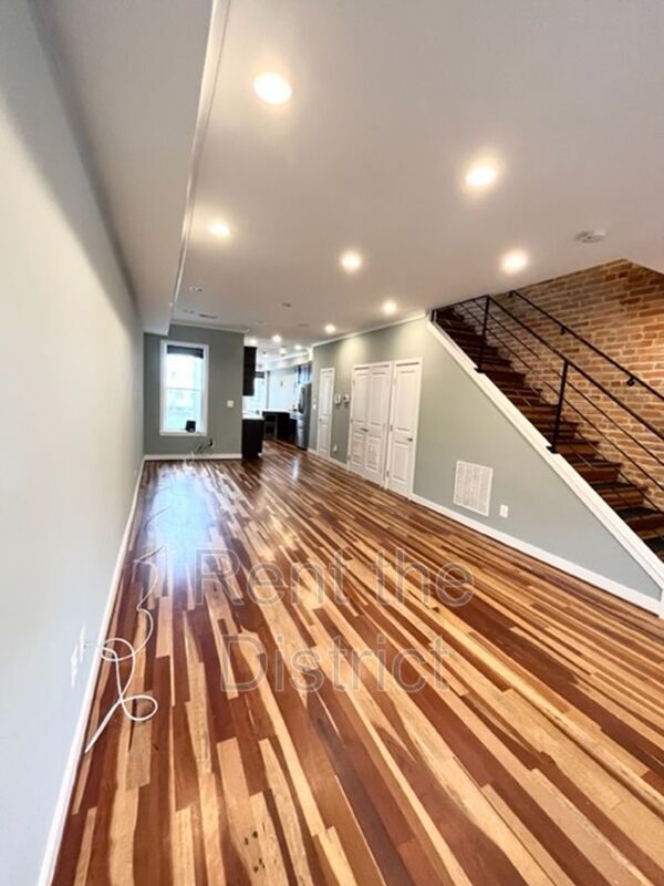 Building Photo - 421 Newton Pl NW