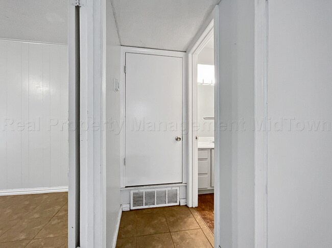 Building Photo - Charming Home in North Arlington