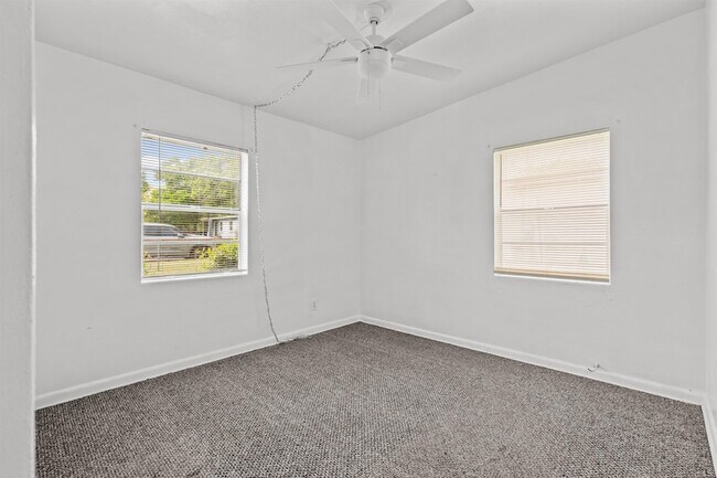 Building Photo - 20 Rollins Ave