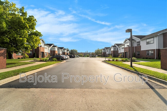 Building Photo - 4414 Trumbull St