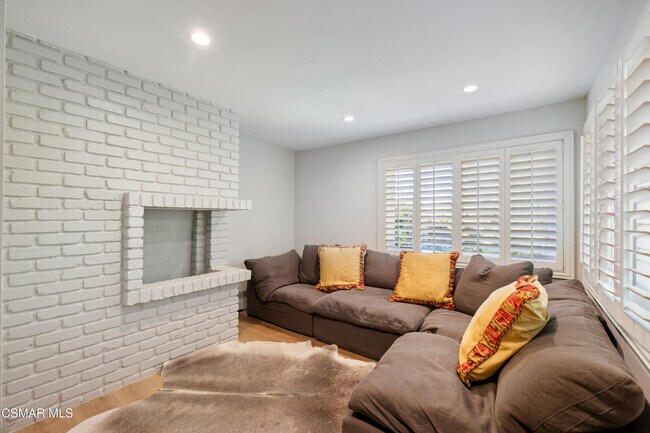 Building Photo - 885 Rim Crest Dr