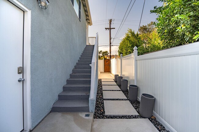 Building Photo - Newly Built Standalone ADU with Mountain Views – Fully Furnished & Move-In Ready