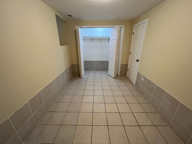 Building Photo - 2300 S Ridgeway Ave