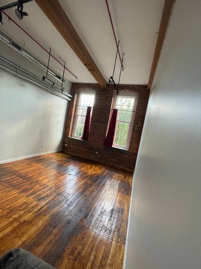 Building Photo - 1350 Rosa L Parks Blvd