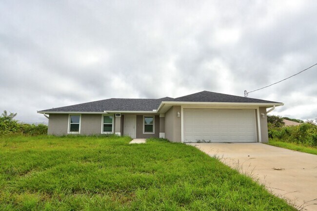 Building Photo - MUST SEE-CUSTOM BUILT-LARGE NEWER CONSTRUT...