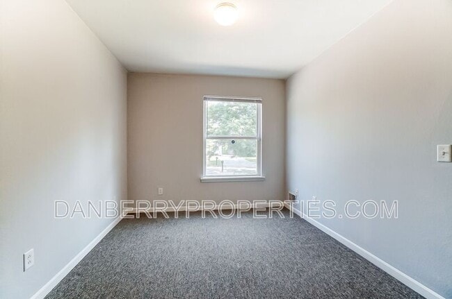 Building Photo - 3565 Turret Green Dr